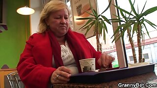 صحنه کلیپ پورن کم حجم ای به سبک سگی با مندی میوز که علاقه زیادی به پورنو نوبیلس دارد